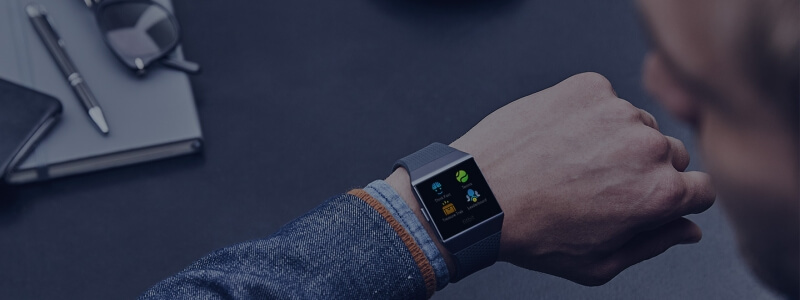 Fitbit Ionic фото