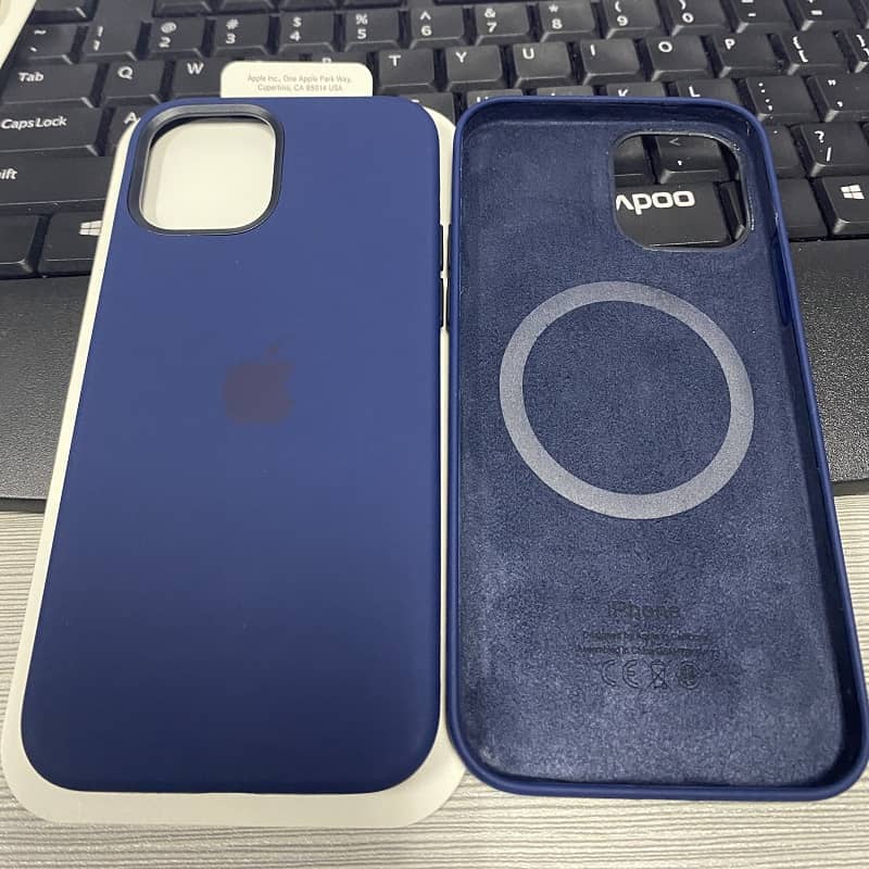 Силиконовый чехол для iPhone 12 / 12 Pro Silicone Case MagSafe фото 5