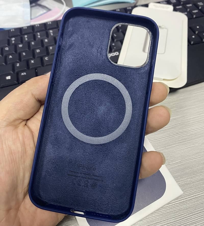 Силиконовый чехол для iPhone 12 Pro Max Silicone Case MagSafe фото 4